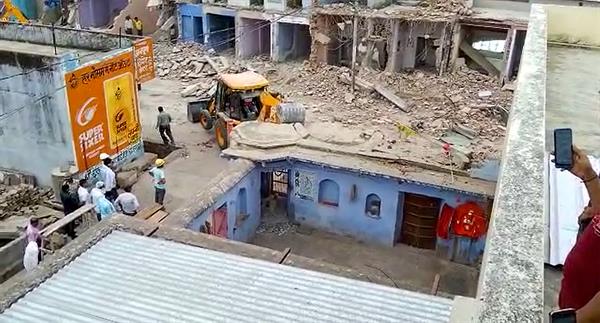300-year-old temple of Alwar was demolished, idols of God thrown in the drain